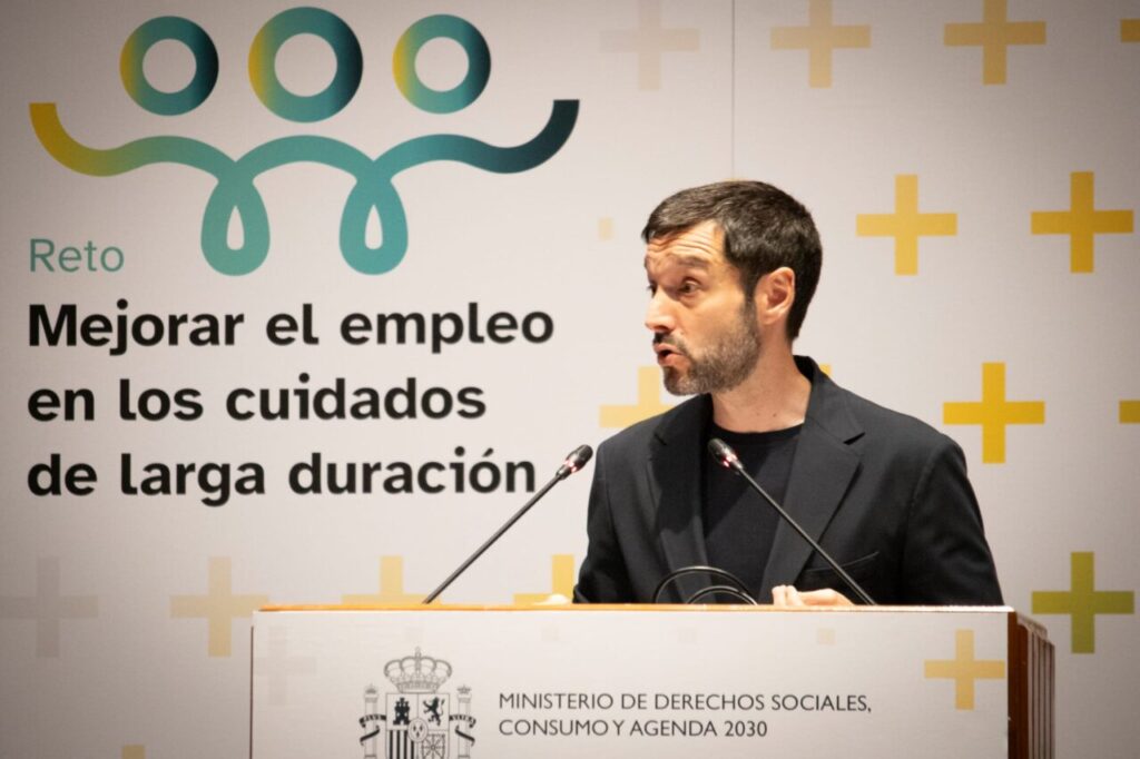 Mejorar las condiciones laborales de las cuidadoras, clave para el futuro de la dependencia.