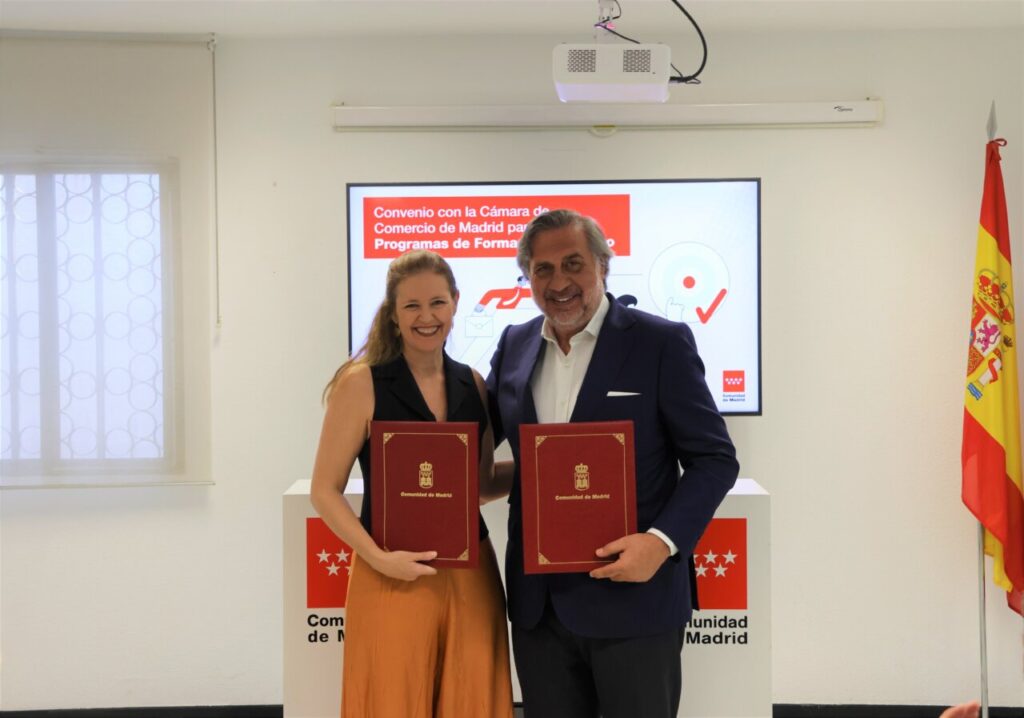 La Comunidad de Madrid trabaja en programas de formación para que inmigrantes logren un empleo en el sector sociosanitario.