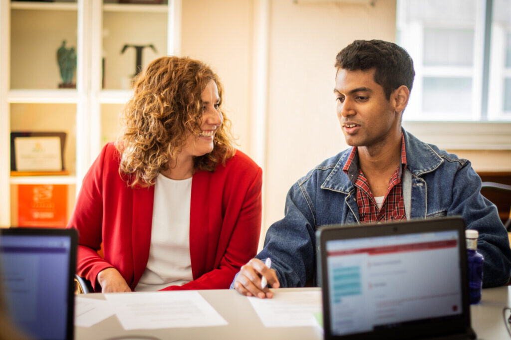 ILUNION y NADIESOLO firman un convenio para la inclusión laboral de personas con discapacidad intelectual y personas sin hogar.
