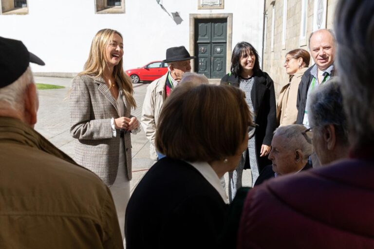 Galicia destaca la labor de las entidades sociales en el cuidado de los mayores.