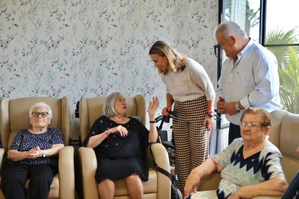 Murcia aumenta más de un centenar de plazas en las residencias de mayores.