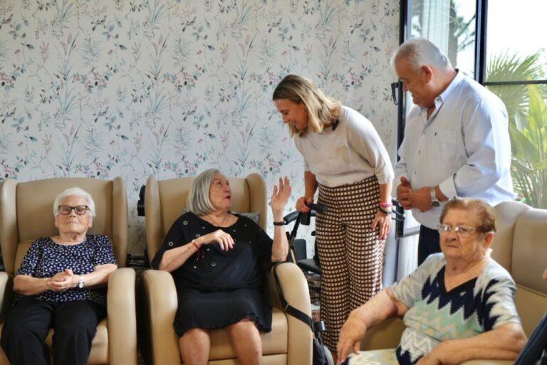 Murcia aumenta más de un centenar de plazas en las residencias de mayores.