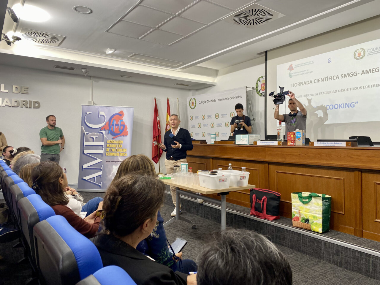 Durante la jornada tuvo lugar una demostración culinaria o “Showcooking”, impartida por Salvador Aparicio Molla, dietista-nutricionista.