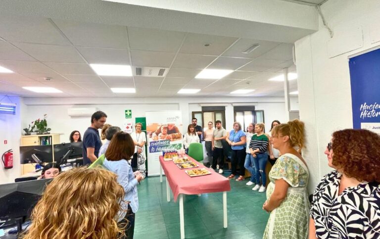 Asispa celebra el 32 aniversario de su servicio de teleasistencia.