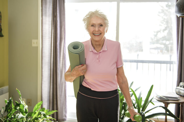 Ejercicio físico y dieta mediterránea ayudan a prevenir la fragilidad en personas mayores.
