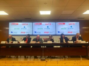Las patronales y los sindicatos CCOO y UGT firman el convenio de residencias de la Comunidad de Madrid.