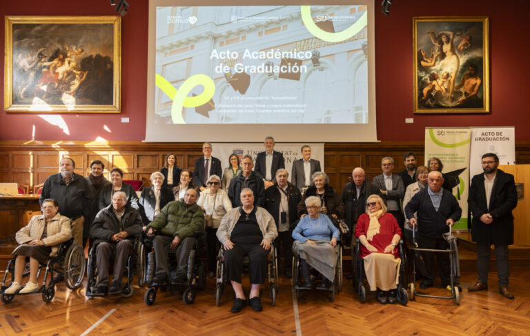 Más de 135 personas mayores se gradúan en la Senior University de la Fundación DomusVi.