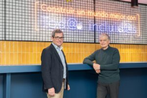 ILUNION VidaSénior y HelpAge firman un convenio para impulsar el bienestar de las personas mayores en España.