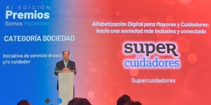 SUPERCUIDADORES, ganadora en la XI edición de los Premios Somos Pacientes por su iniciativa de servicio al paciente y/o cuidador.
