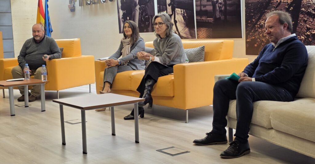 Juan Ignacio Vela, coordinador Ecosistema Senior Fundaci&oacute;n Once; Alba Rodr&iacute;guez, directora general de Personas Mayores de Castilla-La Mancha;
Susana Delgado, Caser Residencial, y Camilo Arias de AICP.COM