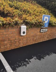 DomusVi impulsa la movilidad sostenible en sus residencias en colaboraci&oacute;n con ChargeGuru.