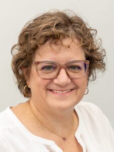 Marta Valencia, Secretaria de Organización y comisionada
de Mujer e Igualdad de COCEMFE.