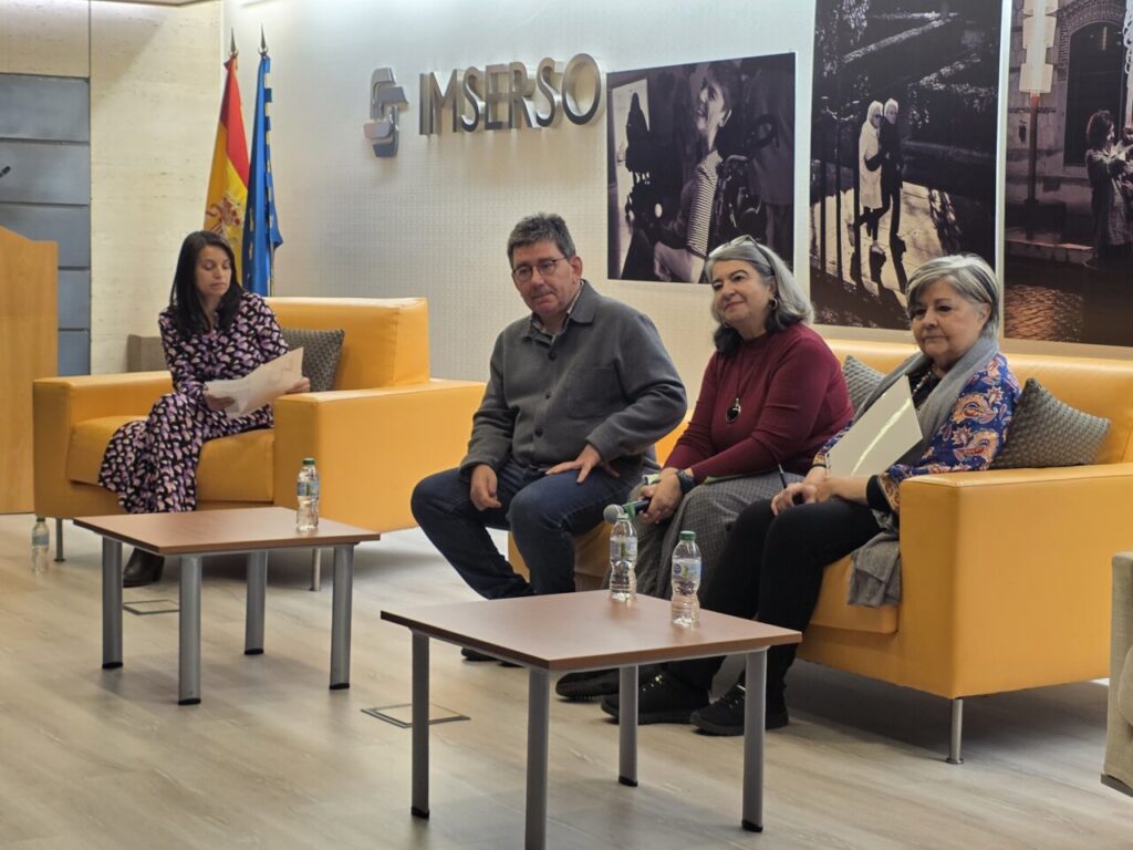 Maritza Brizuela, directora Fundaci&oacute;n Pilares; Joseba Zalakain, director del SIIS de la Fundaci&oacute;n Eguia Careaga; Clarisa Ramos-Feij&oacute;o, Prof. Titular Universidad Alicante, y Pilar Rodr&iacute;guez, presidenta de Fundaci&oacute;n Pilares.