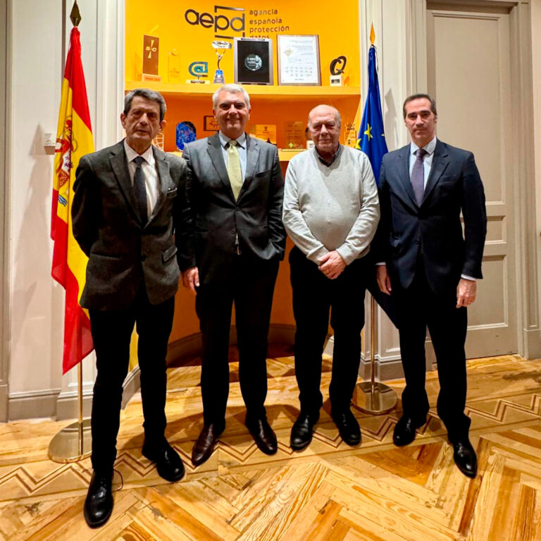 La PMP y la AEPD impulsan la protecci&oacute;n de las personas mayores en el entorno digital.