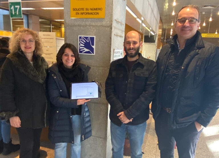 &Aacute;lava presenta un servicio de interprete por videoconferencia para personas sordas.