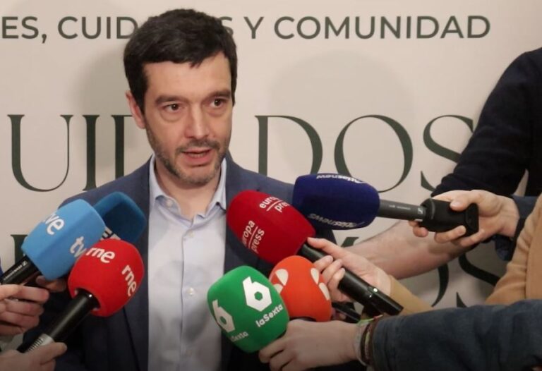 El ministro de Derechos Sociales, Pablo Bustinduy, en el Congreso "Los Cuidados que Queremos".