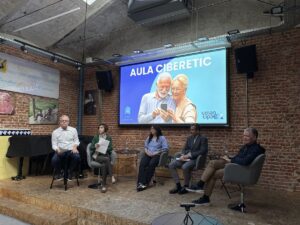 EmancipaTIC impulsa la formaci&oacute;n en competencias digitales para mayores.