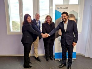 De izquierda a derecha, Nerea Arandia (Directora de I+D+i de ALCAD; Alberto Garc&iacute;a (CMO de Ingevital), Laura Ibeas (CEO de Ingevital) y Be&ntilde;at Zudaire (CEO de ALCAD).