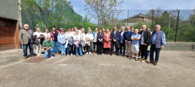 La CNSE lanza una gu&iacute;a para mejorar el trato con las personas mayores sordas.