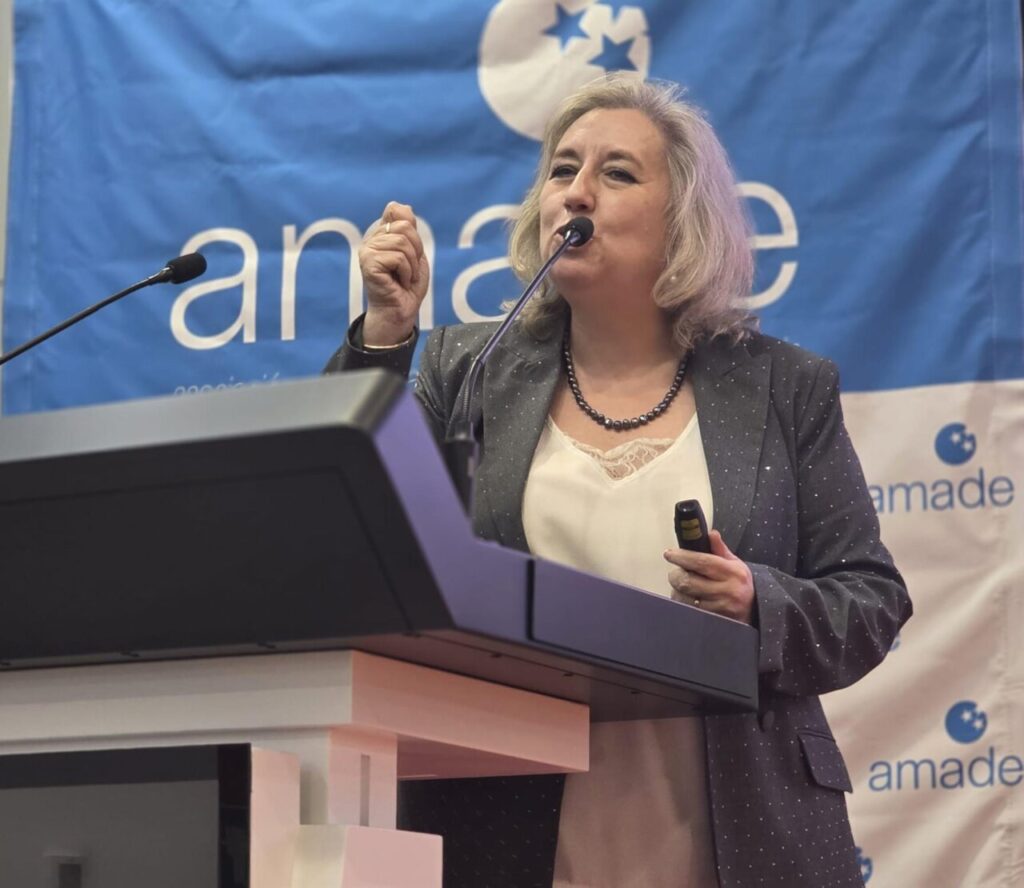 Raquel Calatayud durante su intervenci&oacute;n en la jornada de AMADE