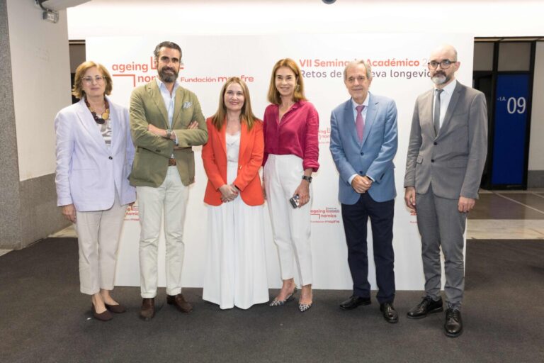 Investigadores y expertos abordan los desaf&iacute;os sanitarios y sociales en la longevidad.