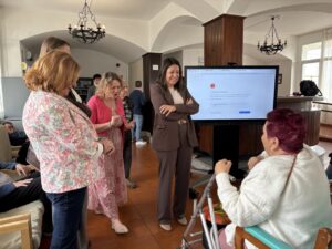 B&aacute;rbara Garc&iacute;a Torijano conoce el proyecto &ldquo;Tu ilusi&oacute;n me ilusiona&rdquo; de la Residencia La Campi&ntilde;a, del Grupo Villamor
