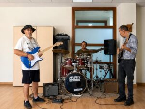 Nace una banda de rock en una residencia de M&aacute;laga para impulsar la convivencia y el envejecimiento activo a trav&eacute;s de la m&uacute;sica.