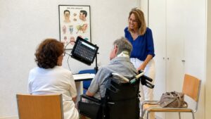 La Comunidad de Madrid facilita sistemas de comunicaci&oacute;n alternativos a pacientes con ELA.