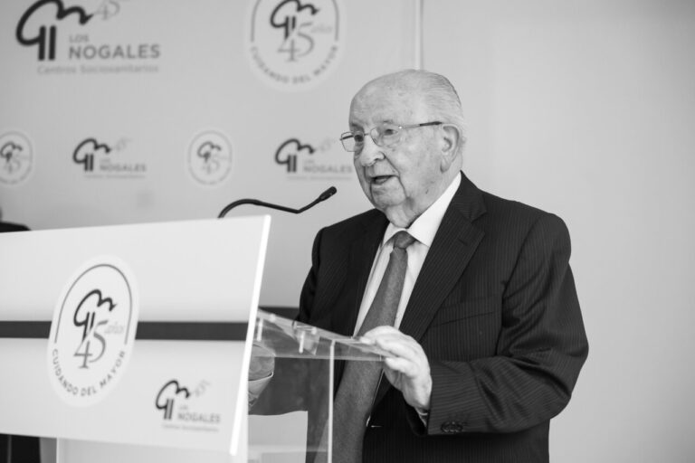 Pascual Berlanga hablando en un evento de Los Nogales