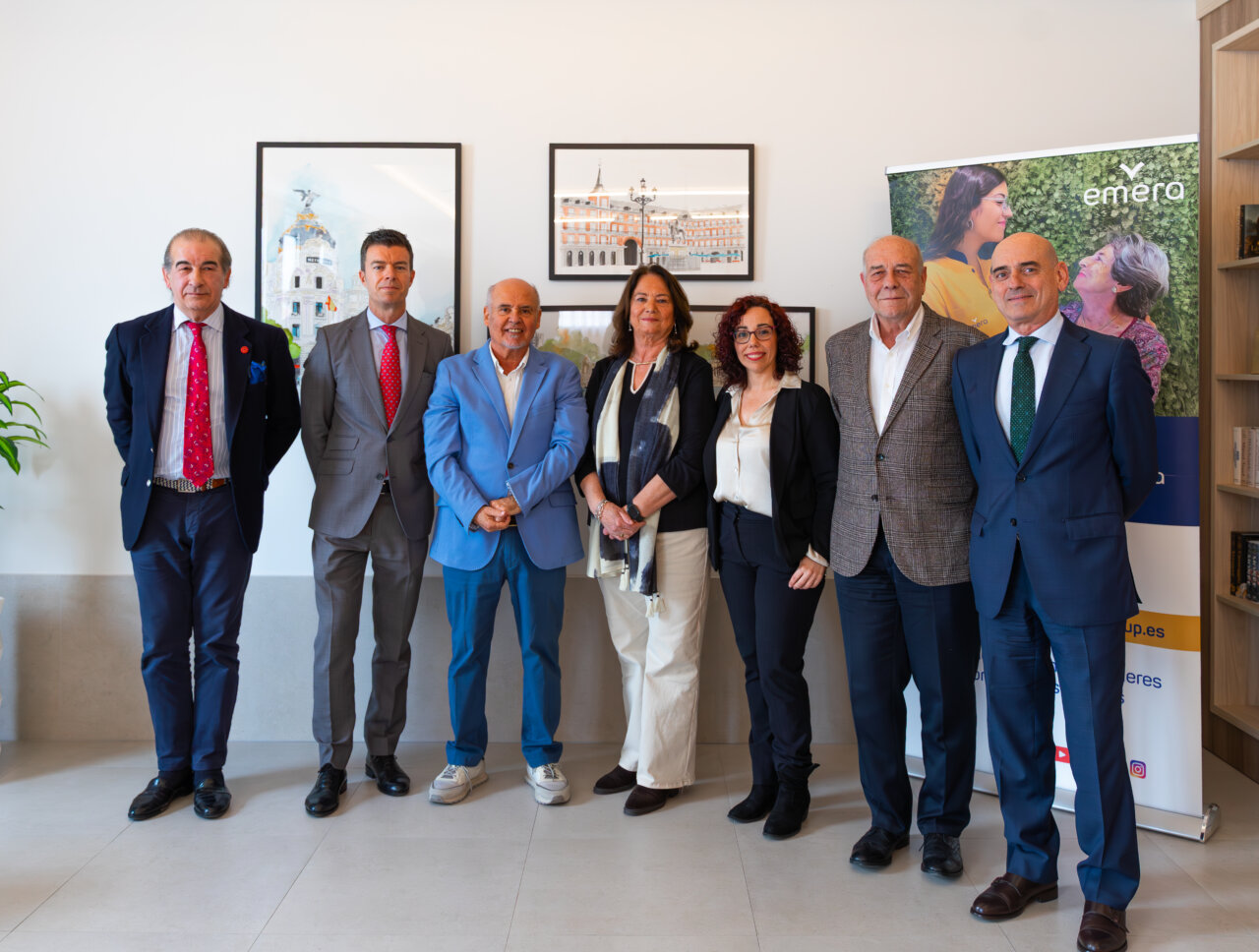 Grupo de profesionales en la presentaci&oacute;n de Emera Espa&ntilde;a