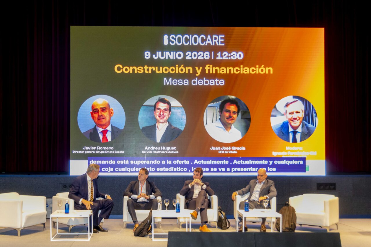 Mesa de debate sobre construcción y financiación en el congreso SocioCARE en Madrid