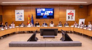Bustinduy reivindica la financiaci&oacute;n &ldquo;hist&oacute;rica&rdquo; para dependencia y pide reducir listas de espera, ampliar prestaciones y mejorar las condiciones laborales.
