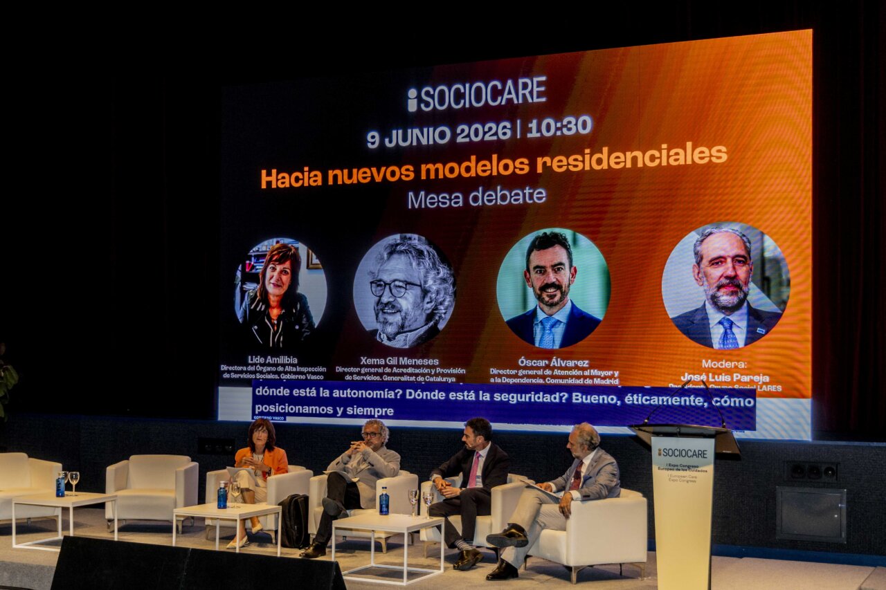 Mesa de debate sobre nuevos modelos residenciales en SocioCARE