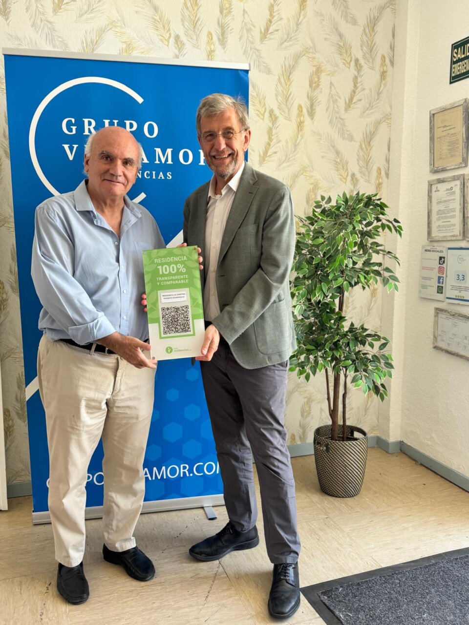 Diego Villamor y Josep de Martí durante la entrega del Sello de Transparencia