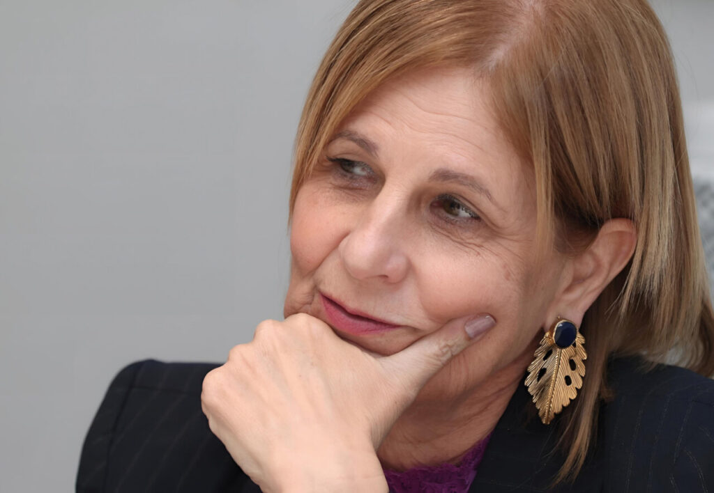 María José García-Pelayo reflexionando durante una entrevista