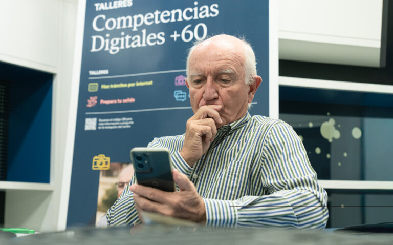 La Fundación ”la Caixa” y Red.es impulsan el proyecto "Competencias Digitales +60".