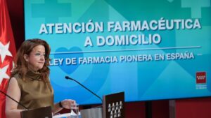 La Comunidad de Madrid será pionera en facilitar que las personas mayores reciban atención farmacéutica a domicilio.