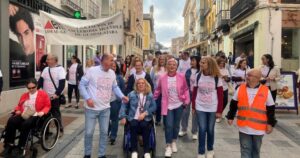 Participantes de la V Marcha de ADEMGU por la esclerosis múltiple en Guadalajara